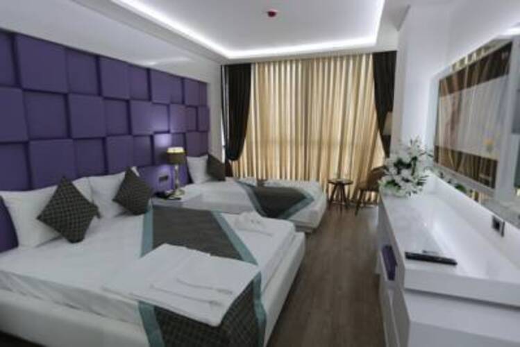 Elips Royal Hotel