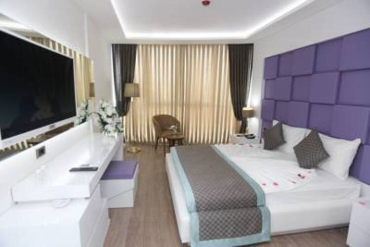 Elips Royal Hotel