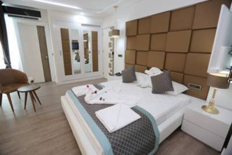 Elips Royal Hotel