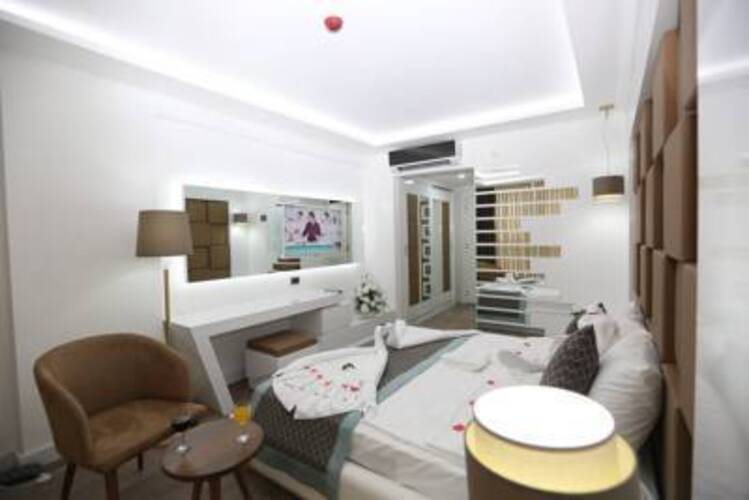 Elips Royal Hotel