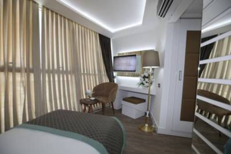 Elips Royal Hotel