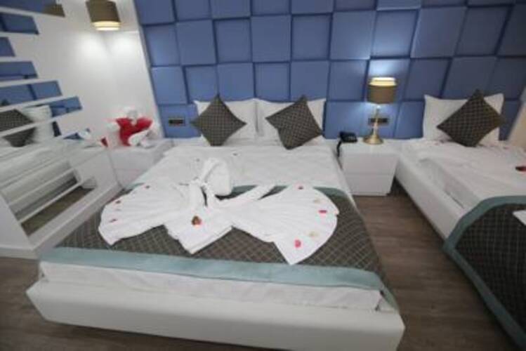 Elips Royal Hotel