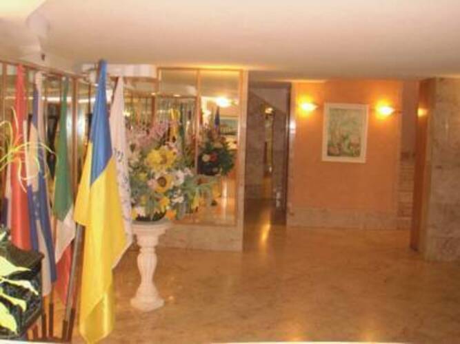 Marom Hotel