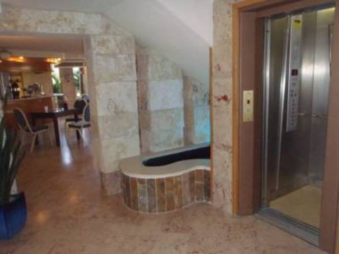 Marom Hotel