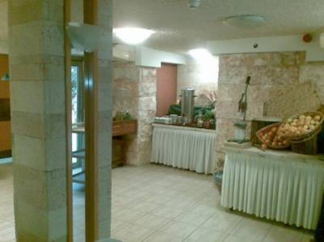 Marom Hotel