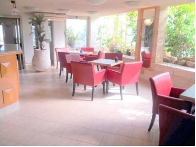 Marom Hotel