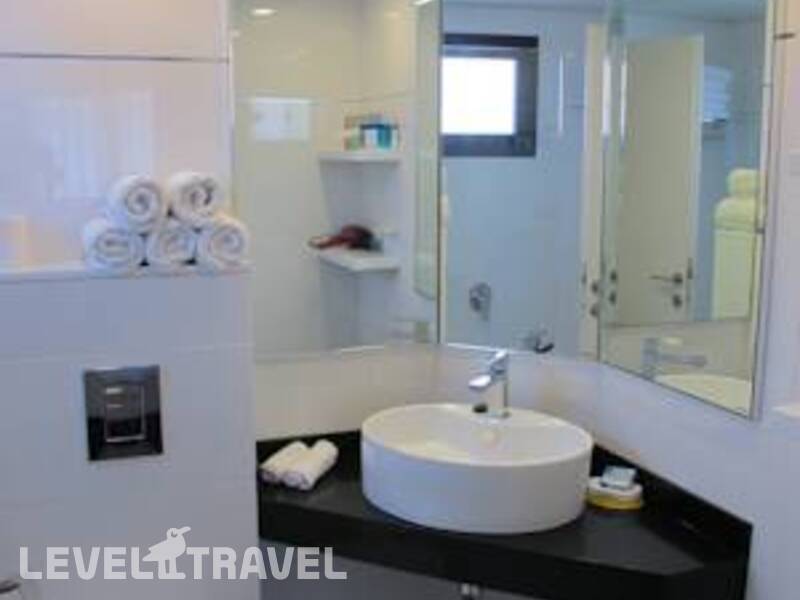 Фотография Best Western Regency Suites Hotel