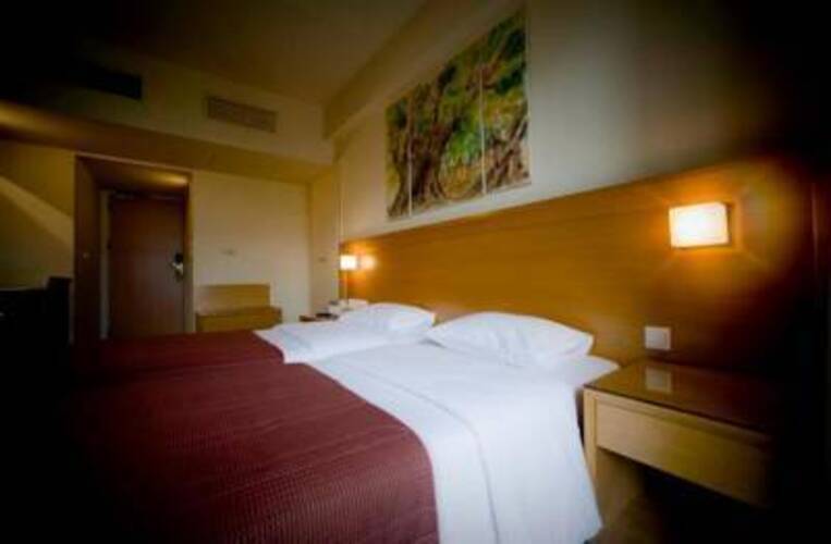 Athinais Hotel