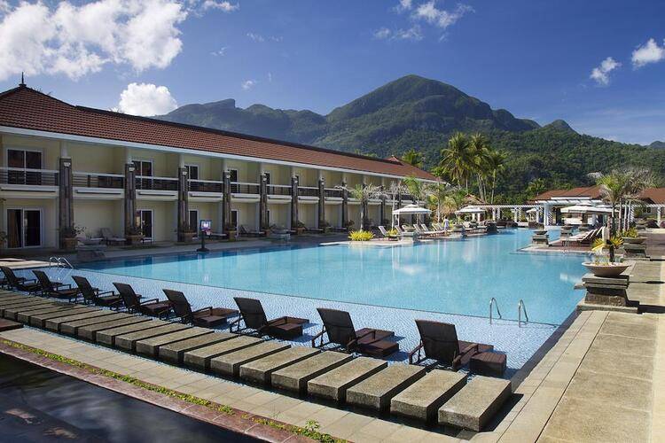 Sheridan Beach Resort & Spa 4★, Филиппины