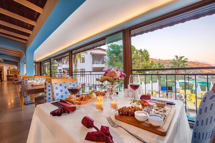 La Finca Hotel