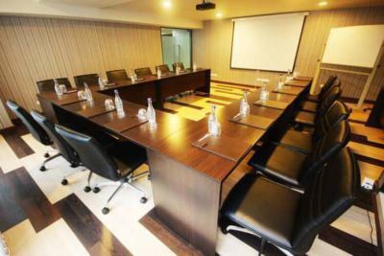 Golden Tulip Mandison Suites