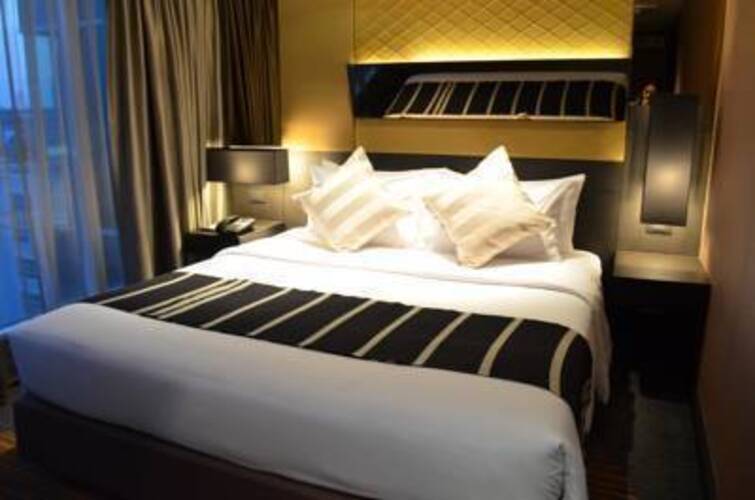 Golden Tulip Mandison Suites