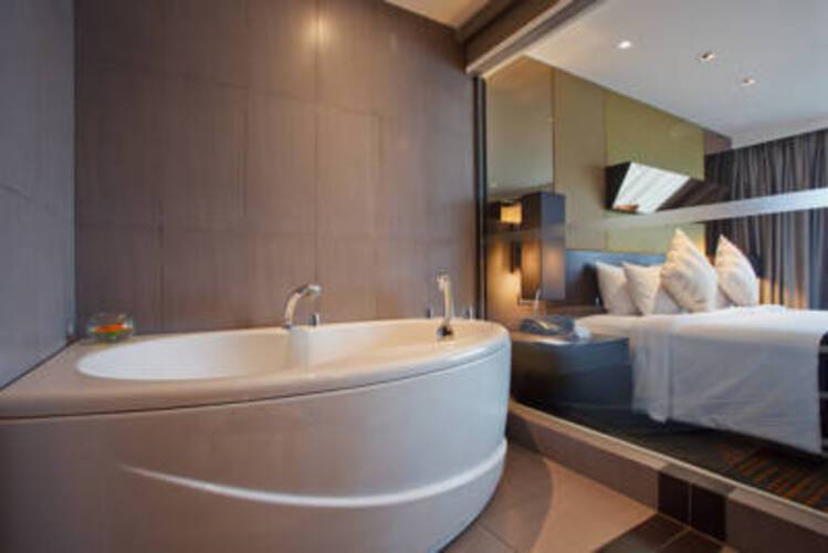 Golden Tulip Mandison Suites