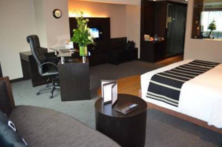Golden Tulip Mandison Suites