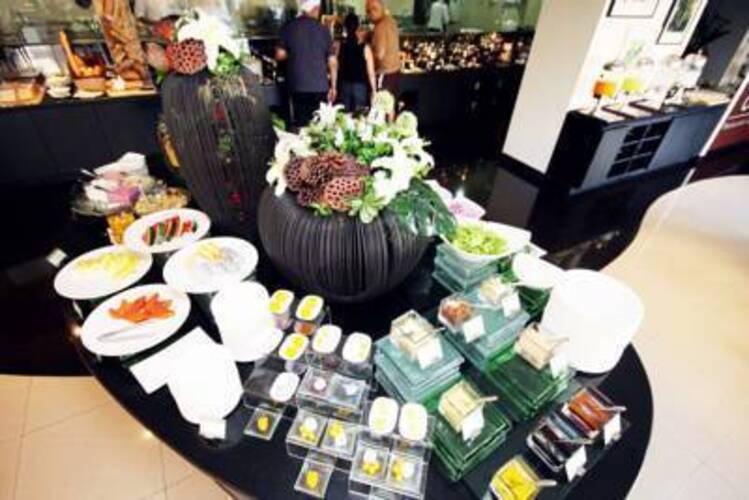 Golden Tulip Mandison Suites