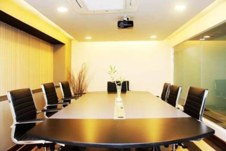Golden Tulip Mandison Suites