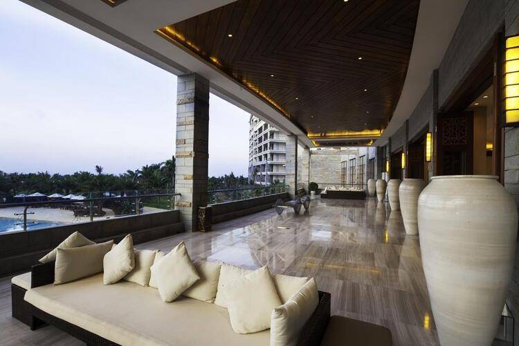 Aloha Oceanfront Suite Resort