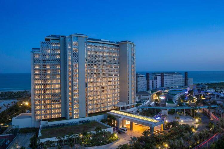 Aloha Oceanfront Suite Resort