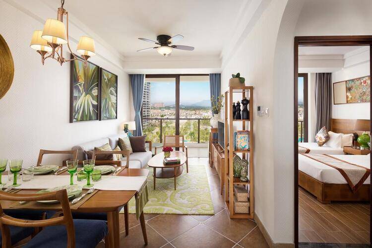 Aloha Oceanfront Suite Resort