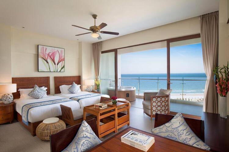 Aloha Oceanfront Suite Resort