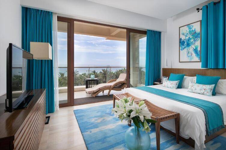 Aloha Oceanfront Suite Resort
