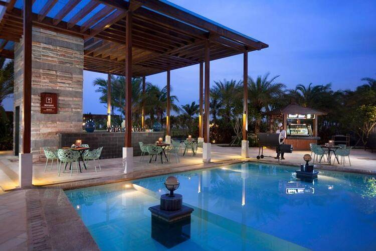 Aloha Oceanfront Suite Resort