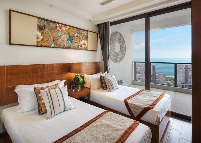 Aloha Oceanfront Suite Resort