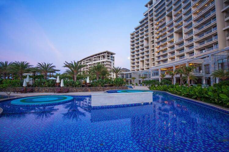 Aloha Oceanfront Suite Resort