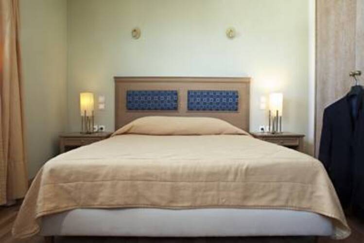 Parnon Hotel