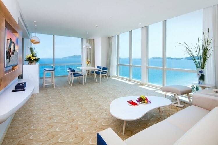 Diamond Bay Hotel