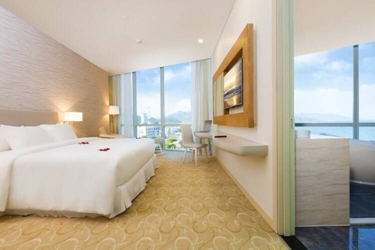Diamond Bay Hotel