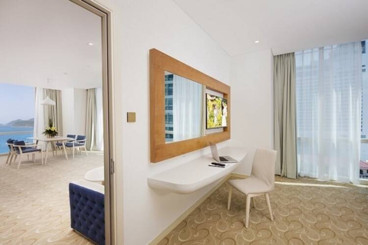Diamond Bay Hotel