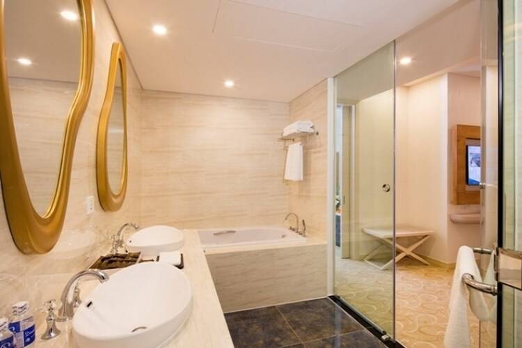 Diamond Bay Hotel