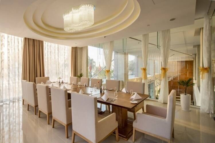 Diamond Bay Hotel