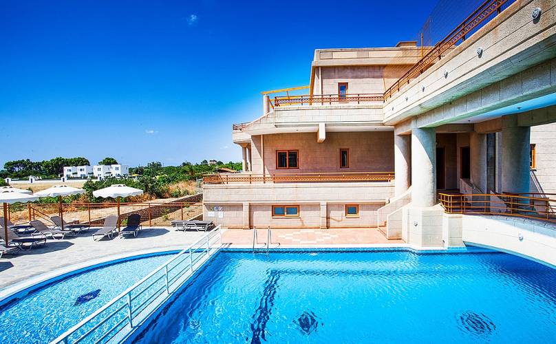 Ledras Hotel