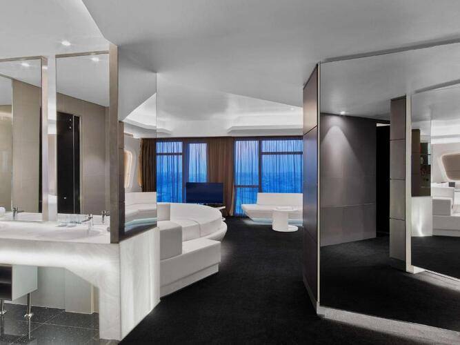 V Hotel Curio Collection By Hilton