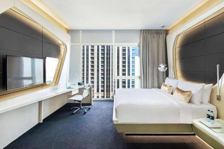 V Hotel Curio Collection By Hilton
