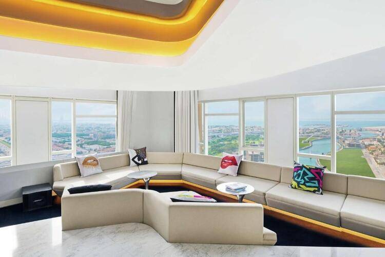 V Hotel Curio Collection By Hilton