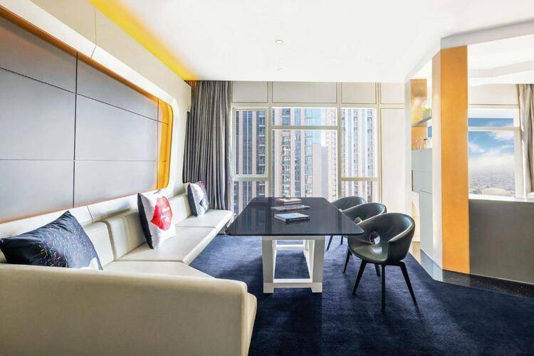 V Hotel Curio Collection By Hilton