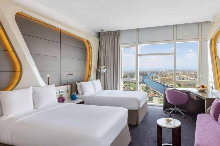 V Hotel Curio Collection By Hilton