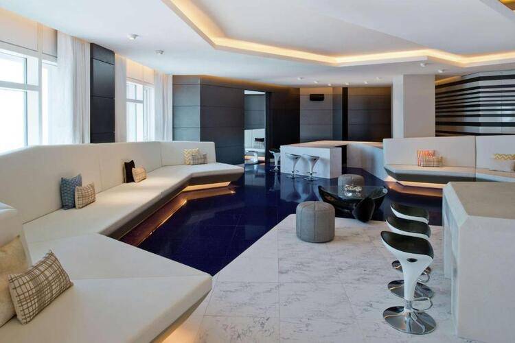 V Hotel Curio Collection By Hilton