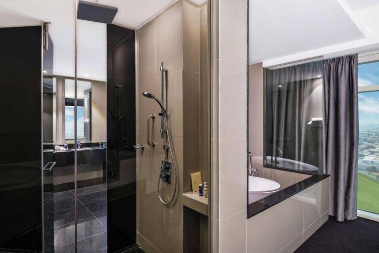 V Hotel Curio Collection By Hilton