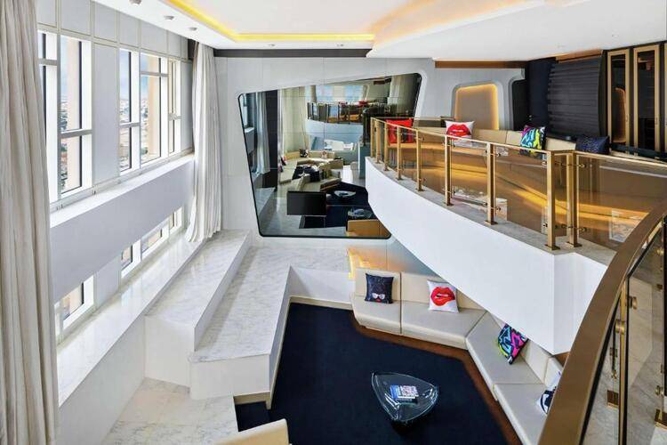V Hotel Curio Collection By Hilton