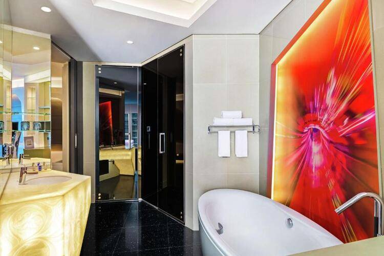 V Hotel Curio Collection By Hilton
