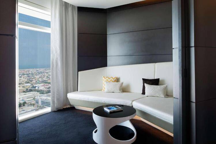 V Hotel Curio Collection By Hilton
