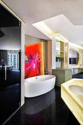 V Hotel Curio Collection By Hilton