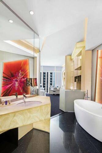 V Hotel Curio Collection By Hilton