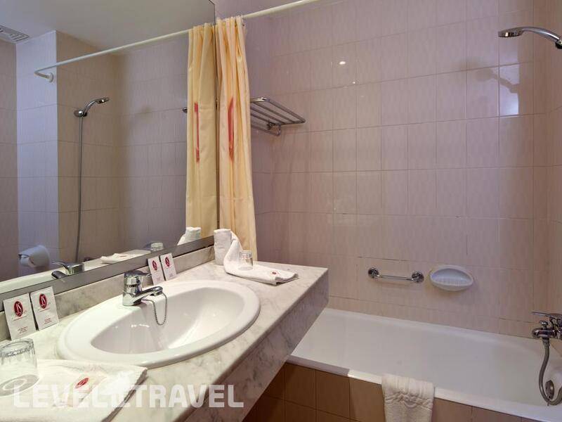 Фотография JS Yate Hotel