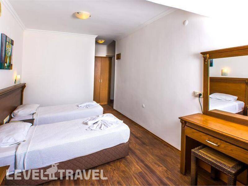 Фотография Honeymoon Beach Hotel