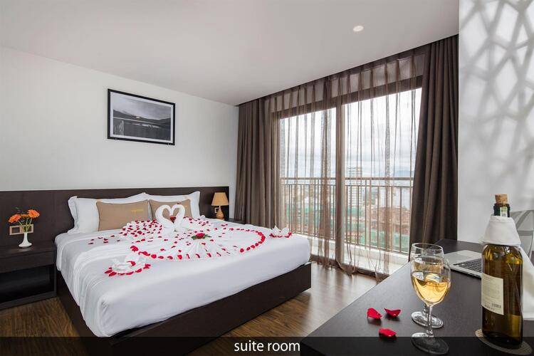 Meriton Hotel